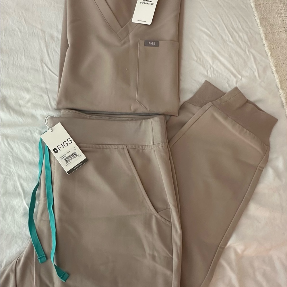 Figs Women's Boulder Scrub Set with Teal Drawstring
